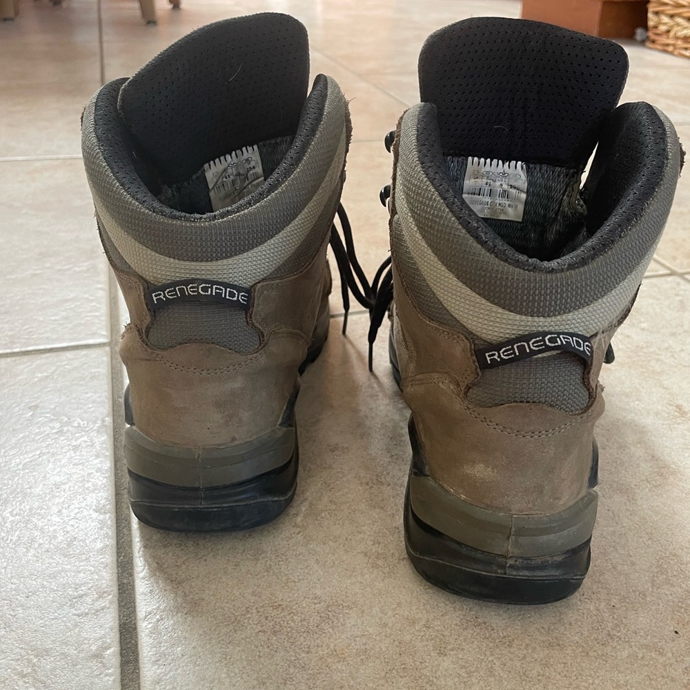 Lowa Renegade hiking boots. Women’s 9 wide - Picture 3 of 6